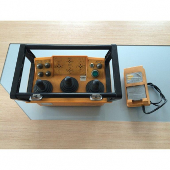 Atlas 165.2 radio-controlled hydraulic crane